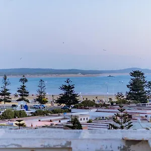 Giraffe Hostel-sea View Rooftop Ostello