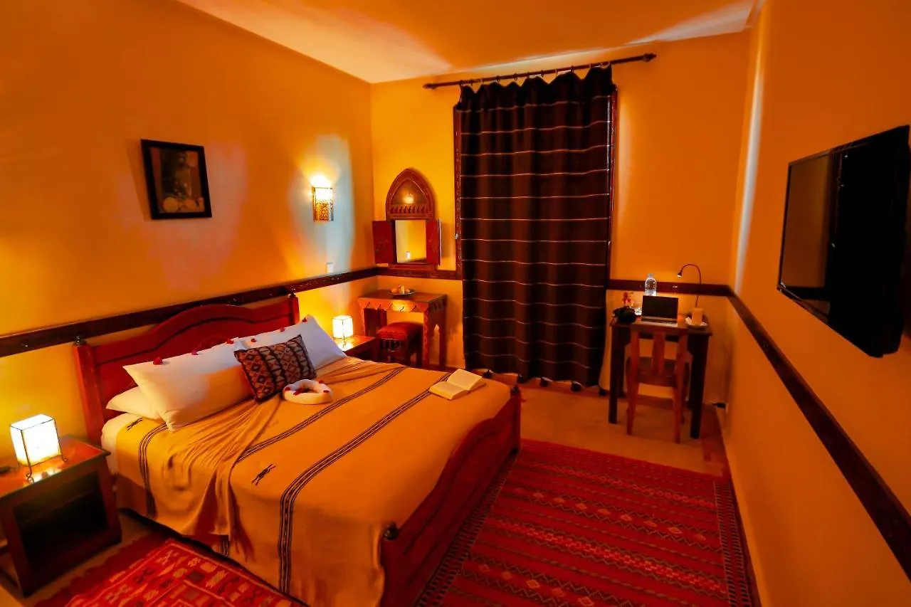 אסאוירה Riad Zahra מלון
